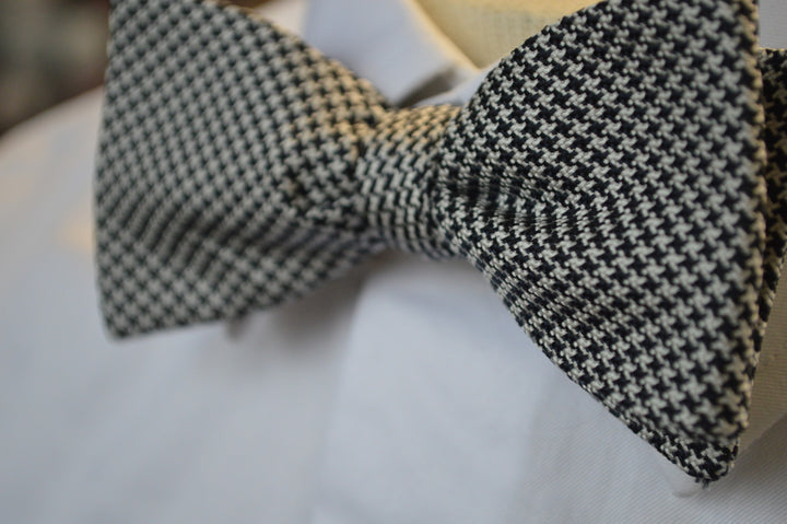 Corbin Houndstooth Bow Tie Black/White